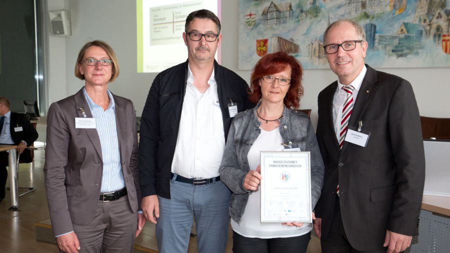 Auszeichnung Familienfreundliches Unternehmen im Kreis Paderborn (© Foto:Oliver Krato) Auszeichnung Familienfreundliches Unternehmen im Kreis Paderborn (© Foto:Oliver Krato)